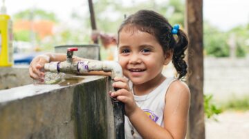 Alianza Walmart y Kimberly-Clark: Programa “Baños Cambian Vidas” busca mejorar la problemática del saneamiento  básico en Centroamérica