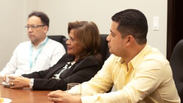 Autoridades de Roatán, Turismo y Servicio Aeroportuario Nacional, presentes en el inicio del proceso de licitación para la transformación del aeropuerto Juan Manuel Gálvez