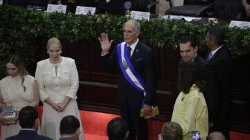 Nasry Asfura sanciona primeros decretos tras rendir su promesa de Ley