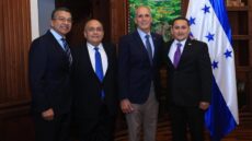 Presidente Asfura juramenta a miembros de Comisión Interventora del Inprema