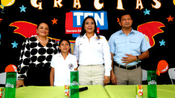 Frí…íto Natura´s renueva su compromiso con la educación a través de la donación de pupitres