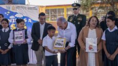 Gobierno inaugura año escolar 2026 con histórica entrega de libros en el CEB Centroamérica Este