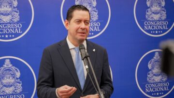 Gobierno plantea reducir instituciones sin declarar emergencia financiera