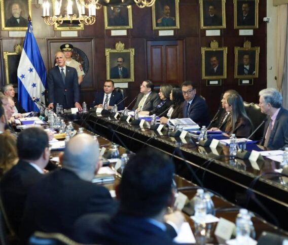 En Consejo de Ministros inicia reestructuración del Estado y suprime secretarías por duplicidad de funciones