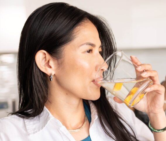 Altas temperaturas y celebraciones aumentan el riesgo de deshidratación: cómo prevenirla