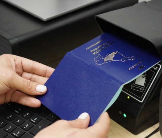 En funcionamiento tres Centros de Emisión de Pasaportes en aeropuertos de Honduras
