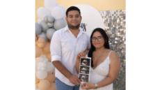 Los esposos Valladares-López revelan con alegría el sexo de su bebé