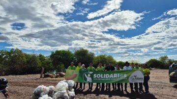 Voluntariado de Supermercados La Colonia impulsa jornada de limpieza en la playa de San Lorenzo tras Semana Santa