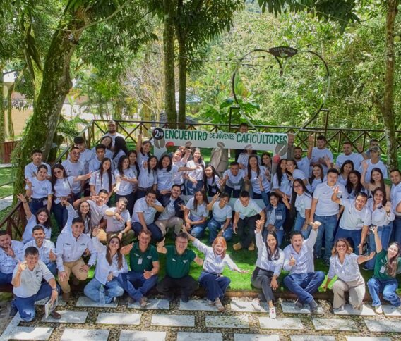 Nestlé continúa impulsando la capacitación de jóvenes caficultores en la región