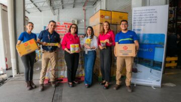 Walmart entrega donativo a Funhocam  para lucha contra el Cáncer de Mama