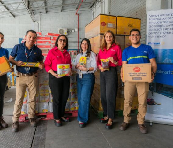 Walmart entrega donativo a Funhocam  para lucha contra el Cáncer de Mama